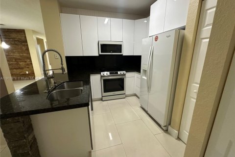 Touwnhouse à louer à Homestead, Floride: 4 chambres, 171.87 m2 № 1969268 - photo 13