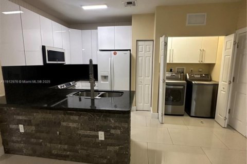 Touwnhouse à louer à Homestead, Floride: 4 chambres, 171.87 m2 № 1969268 - photo 12