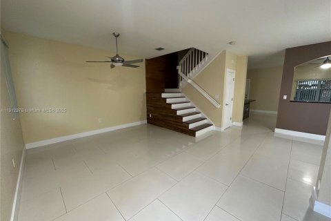Touwnhouse à louer à Homestead, Floride: 4 chambres, 171.87 m2 № 1969268 - photo 6