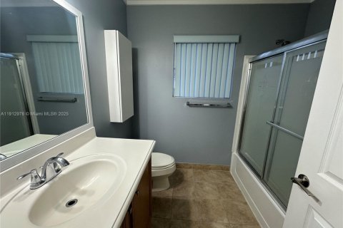 Touwnhouse à louer à Homestead, Floride: 4 chambres, 171.87 m2 № 1969268 - photo 18