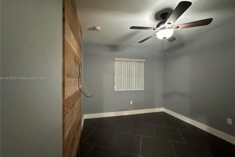 Touwnhouse à louer à Homestead, Floride: 4 chambres, 171.87 m2 № 1969268 - photo 16