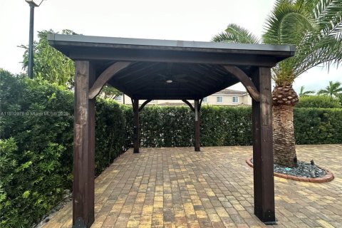 Touwnhouse à louer à Homestead, Floride: 4 chambres, 171.87 m2 № 1969268 - photo 2