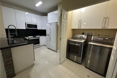 Touwnhouse à louer à Homestead, Floride: 4 chambres, 171.87 m2 № 1969268 - photo 14