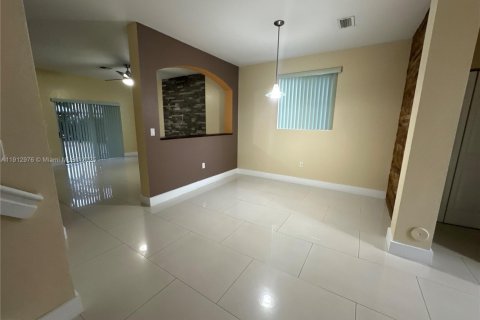 Touwnhouse à louer à Homestead, Floride: 4 chambres, 171.87 m2 № 1969268 - photo 8