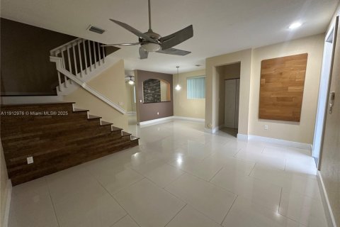 Touwnhouse à louer à Homestead, Floride: 4 chambres, 171.87 m2 № 1969268 - photo 7