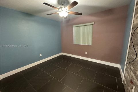 Touwnhouse à louer à Homestead, Floride: 4 chambres, 171.87 m2 № 1969268 - photo 17