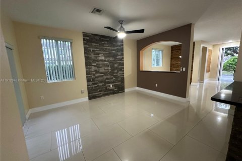 Touwnhouse à louer à Homestead, Floride: 4 chambres, 171.87 m2 № 1969268 - photo 10