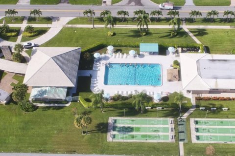Condo in Boynton Beach, Florida, 2 bedrooms  № 978701 - photo 1