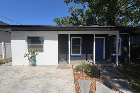 House in Tampa, Florida 4 bedrooms, 84.73 sq.m. № 2098753