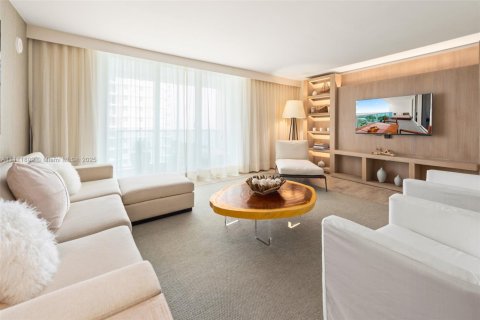 Condo in Miami Beach, Florida, 2 bedrooms  № 2022987 - photo 17