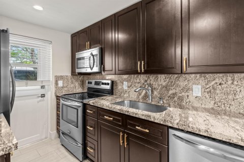 Купить кондоминиум в Лайтхаус-Пойнт, Флорида 3 комнаты, 91.42м2, № 2085295 - фото 7