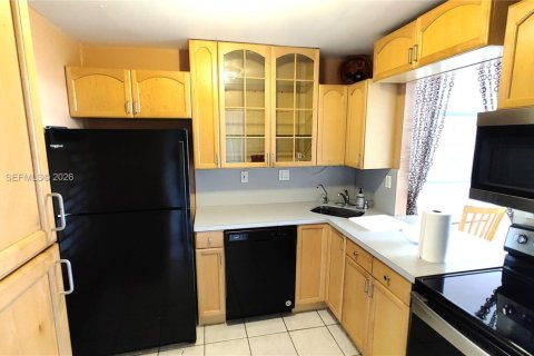 Condominio en venta en Hallandale Beach, Florida, 1 dormitorio, 74.32 m2 № 2059075 - foto 3