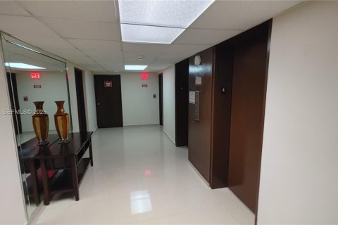 Condominio en venta en Hallandale Beach, Florida, 1 dormitorio, 74.32 m2 № 2059075 - foto 9
