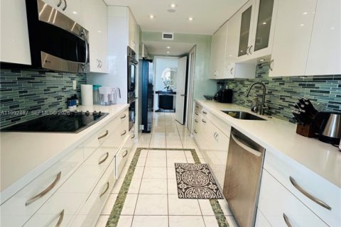 Condominio en venta en Aventura, Florida, 3 dormitorios, 169.55 m2 № 2062712 - foto 6