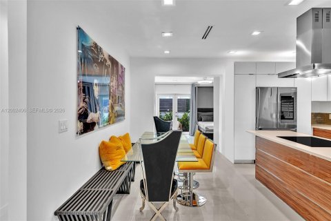 House in Miami Beach, Florida 2 bedrooms, 90.49 sq.m. № 2067850 - photo 24