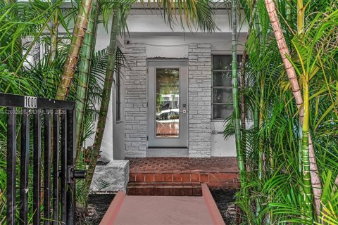 House in Miami Beach, Florida 2 bedrooms, 90.49 sq.m. № 2067850