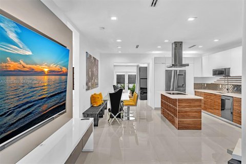 House in Miami Beach, Florida 2 bedrooms, 90.49 sq.m. № 2067850 - photo 30