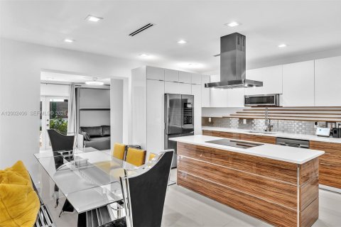 House in Miami Beach, Florida 2 bedrooms, 90.49 sq.m. № 2067850 - photo 17