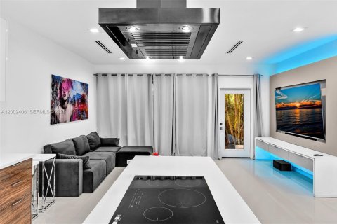 House in Miami Beach, Florida 2 bedrooms, 90.49 sq.m. № 2067850 - photo 20