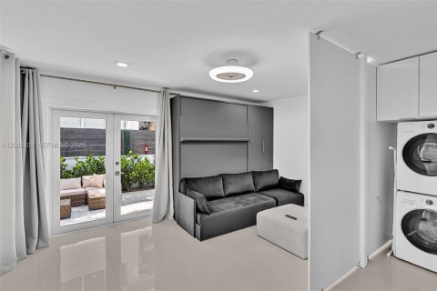 House in Miami Beach, Florida 2 bedrooms, 90.49 sq.m. № 2067850 - photo 14