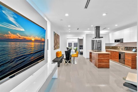 House in Miami Beach, Florida 2 bedrooms, 90.49 sq.m. № 2067850 - photo 22