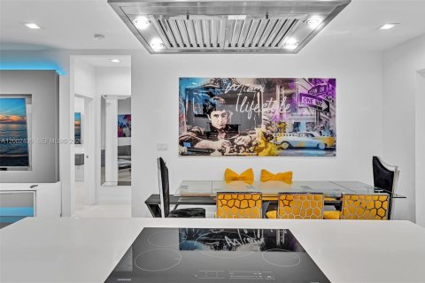 House in Miami Beach, Florida 2 bedrooms, 90.49 sq.m. № 2067850 - photo 8