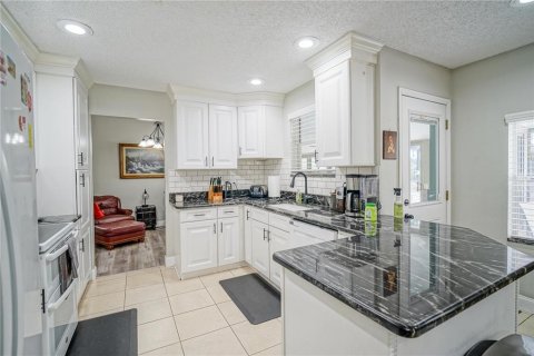 House in Summerfield, Florida 3 bedrooms, 209.22 sq.m. № 1552064 - photo 11