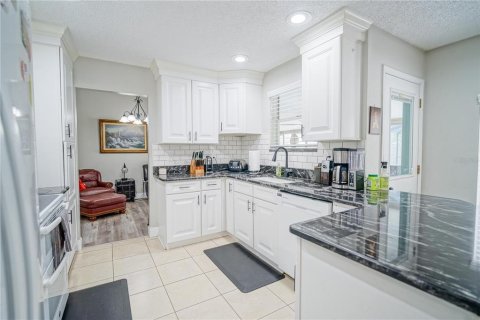 House in Summerfield, Florida 3 bedrooms, 209.22 sq.m. № 1552064 - photo 10