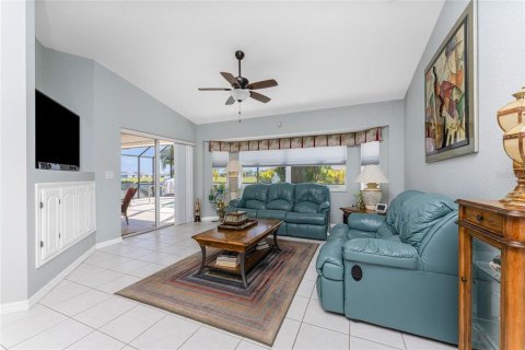 House in Punta Gorda, Florida 3 bedrooms, 174.01 sq.m. № 1214372 - photo 15