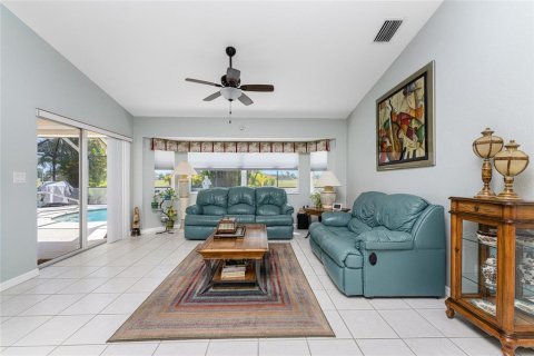 House in Punta Gorda, Florida 3 bedrooms, 174.01 sq.m. № 1214372 - photo 16