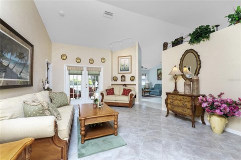 House in Punta Gorda, Florida 3 bedrooms, 174.01 sq.m. № 1214372 - photo 12