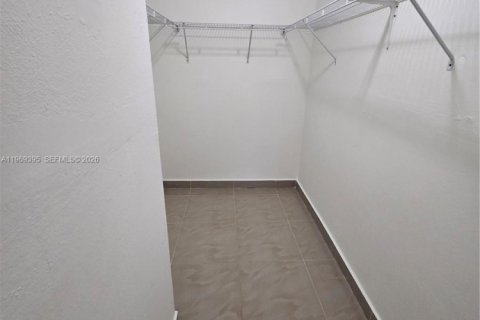 Снять в аренду кондоминиум в Хайалиа, Флорида 3 спальни, 101.26м2, № 2030507 - фото 10