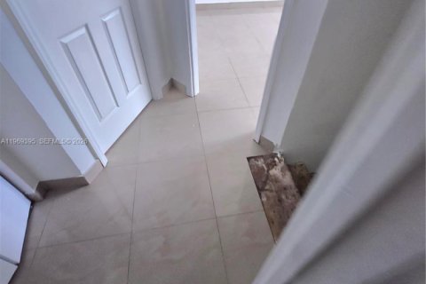 Снять в аренду кондоминиум в Хайалиа, Флорида 3 спальни, 101.26м2, № 2030507 - фото 8