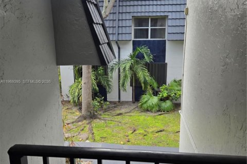 Condominio en alquiler en Hialeah, Florida, 3 dormitorios, 101.26 m2 № 2030507 - foto 1