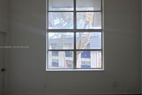 Снять в аренду кондоминиум в Хайалиа, Флорида 3 спальни, 101.26м2, № 2030507 - фото 16