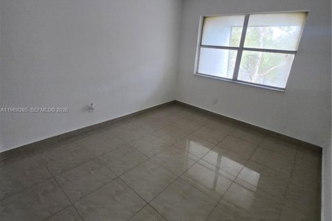 Снять в аренду кондоминиум в Хайалиа, Флорида 3 спальни, 101.26м2, № 2030507 - фото 11