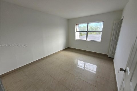 Снять в аренду кондоминиум в Хайалиа, Флорида 3 спальни, 101.26м2, № 2030507 - фото 9