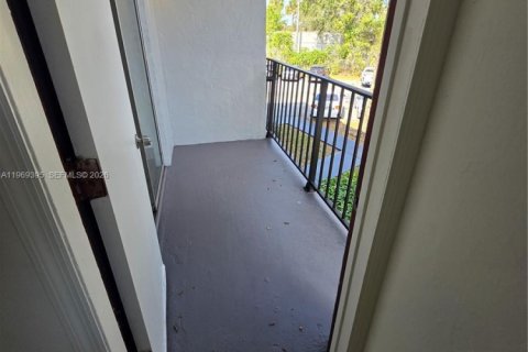 Снять в аренду кондоминиум в Хайалиа, Флорида 3 спальни, 101.26м2, № 2030507 - фото 21