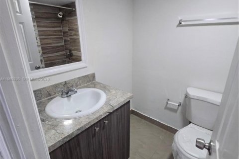 Снять в аренду кондоминиум в Хайалиа, Флорида 3 спальни, 101.26м2, № 2030507 - фото 7