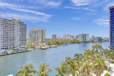 Condo in Fort Lauderdale, Florida, 1 bedroom № 2271448