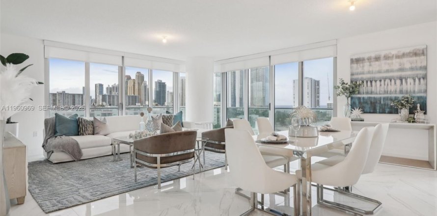 Condo à Sunny Isles Beach, Floride, 3 chambres № 2033832