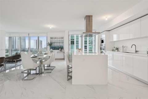 Copropriété à vendre à Sunny Isles Beach, Floride: 3 chambres, 175.77 m2 № 2033832 - photo 12