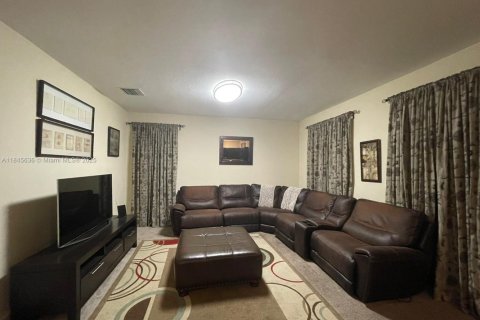 Снять в аренду виллу или дом в Хайалиа, Флорида 4 спальни, 223.15м2, № 2022355 - фото 7