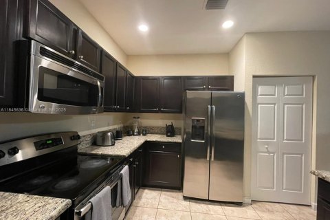 Снять в аренду виллу или дом в Хайалиа, Флорида 4 спальни, 223.15м2, № 2022355 - фото 3