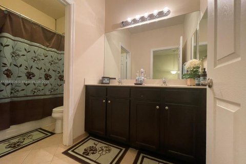 Снять в аренду виллу или дом в Хайалиа, Флорида 4 спальни, 223.15м2, № 2022355 - фото 17