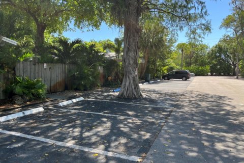 Commercial property in Oakland Park, Florida 596.34 sq.m. № 1186933 - photo 1