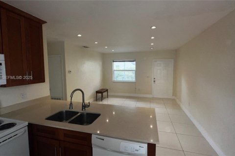 Снять в аренду кондоминиум в Майами, Флорида 2 спальни, 69.68м2, № 1986503 - фото 6