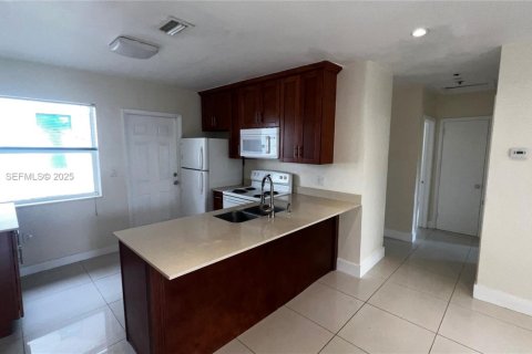 Снять в аренду кондоминиум в Майами, Флорида 2 спальни, 69.68м2, № 1986503 - фото 7