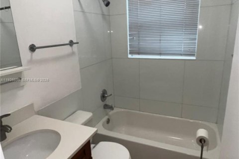 Снять в аренду кондоминиум в Майами, Флорида 2 спальни, 69.68м2, № 1986503 - фото 3