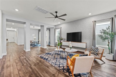 Casa en alquiler en Orlando, Florida, 5 dormitorios, 382.2 m2 № 1908367 - foto 16